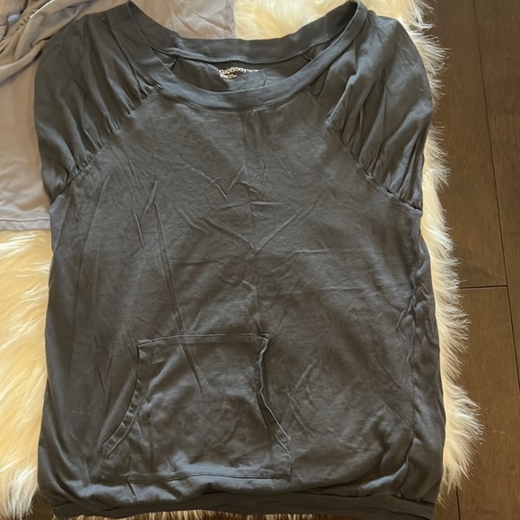 GapBody bundle grey tones. Long sleeved and short sleeved tops size XS - Picture 4 of 6